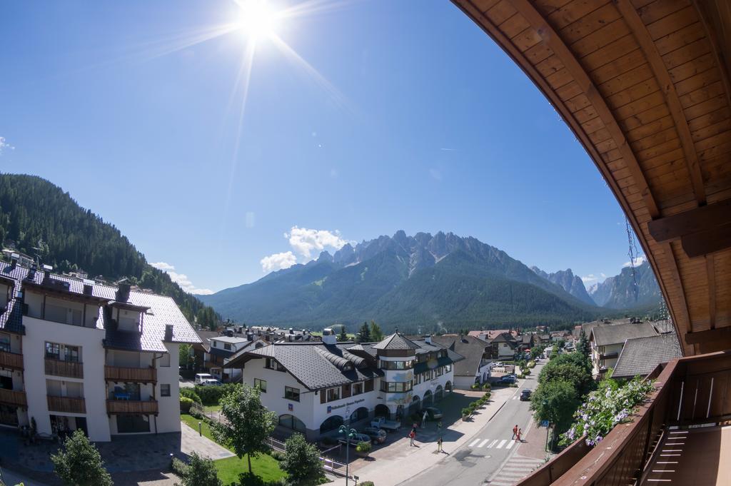 Hotel Simpaty Toblach Buitenkant foto